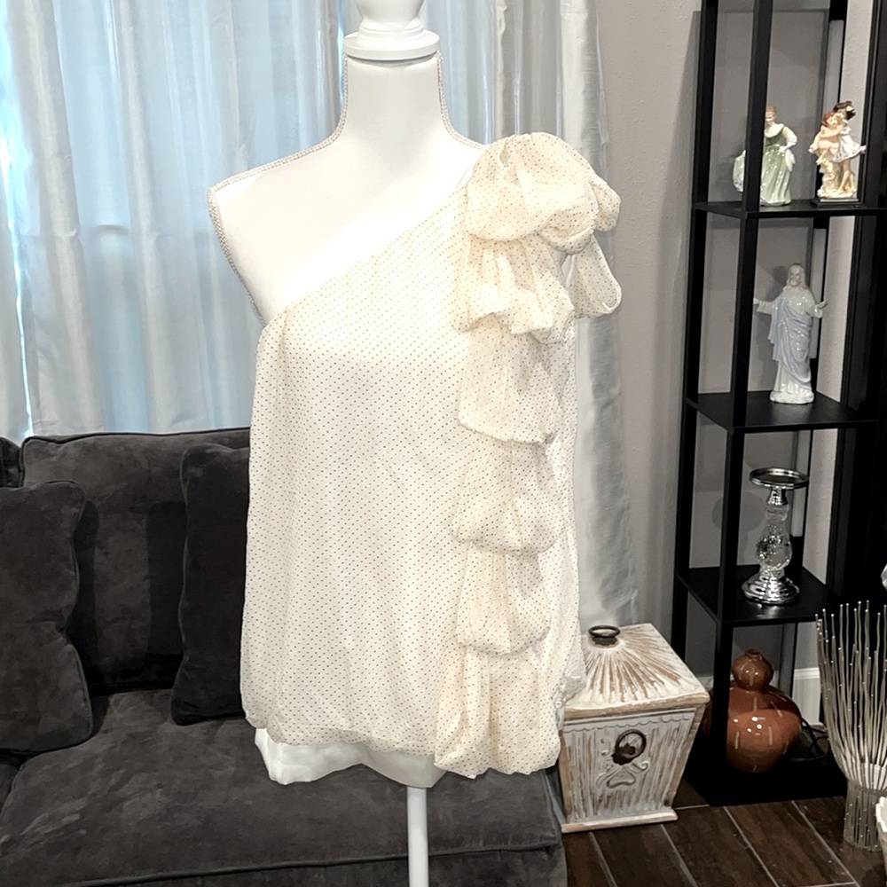 MM Couture by Miss M off the shoulder beautiful blouse. White size L